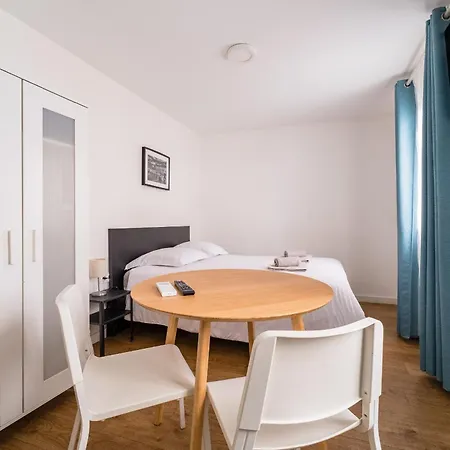 High Five - Calme Sur Les Ramblas Appart hôtel 3*