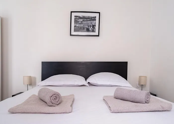 High Five - Calme Sur Les Ramblas Aparthotel 3*